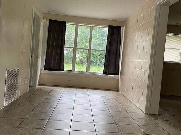 4th image of 210 Lucerne Dr