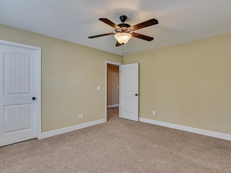 5515 Meghan Ln — Photo 33