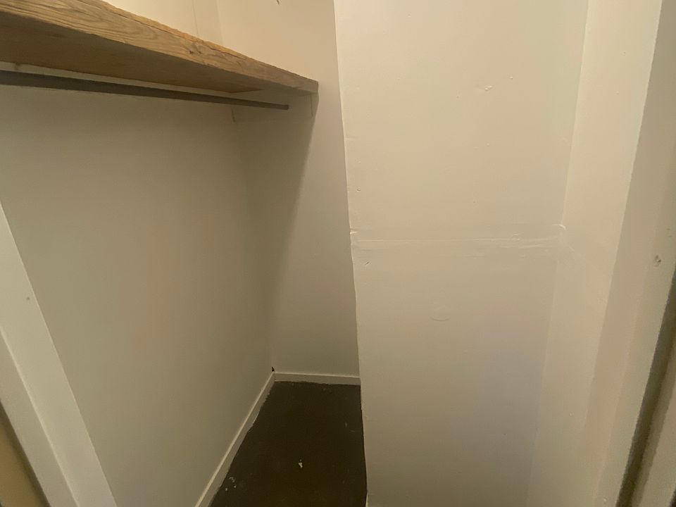 1st image of 3301 Preston St