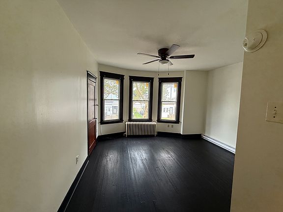 4th image of 724 Ash Ave #2