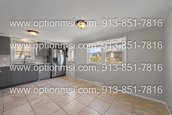 4508 NW 50th Ter — Photo 8
