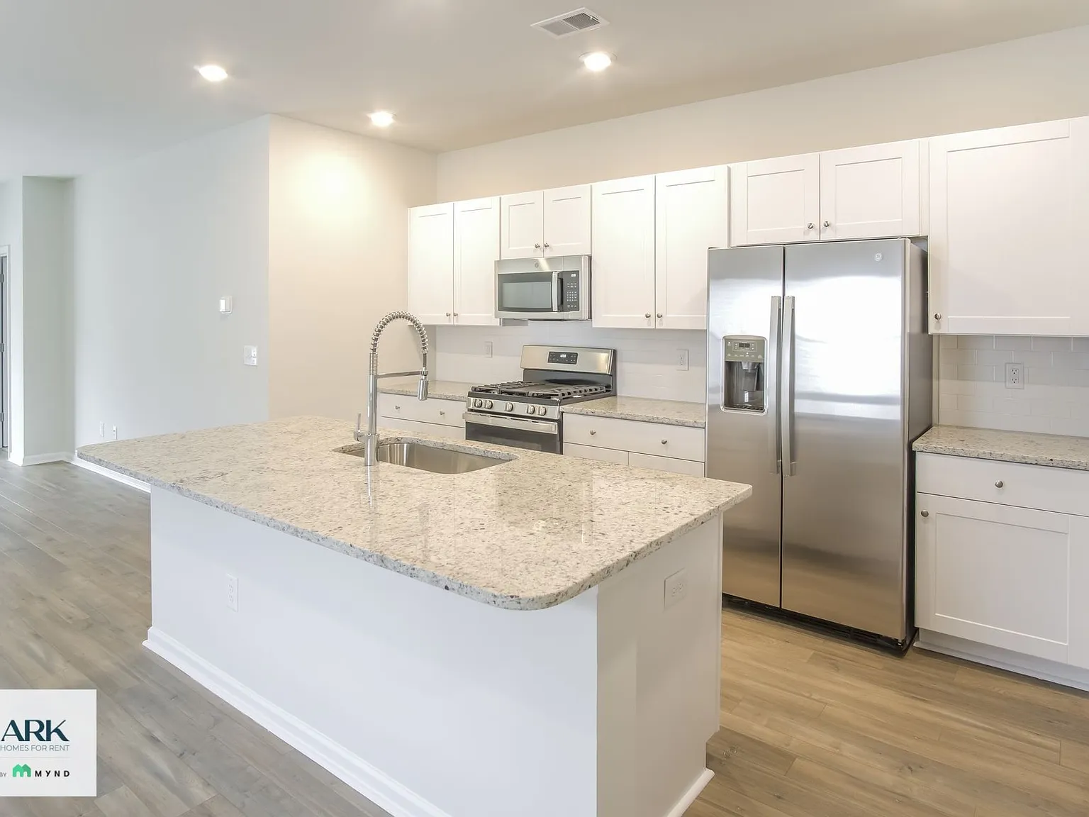 5 bed, 2.5 bath, 2343 sqft, $2,555 — Photo 4