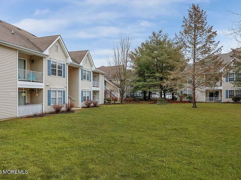 1015 Wedgewood Cir #1015 — Photo 23