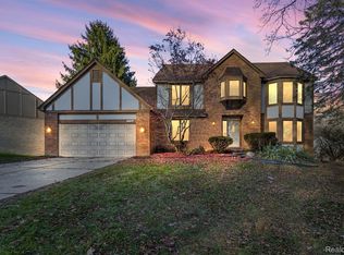 37766 Glengrove Dr, Farmington Hills, MI 48331