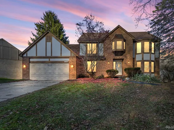 37766 Glengrove Dr, Farmington Hills, MI 48331