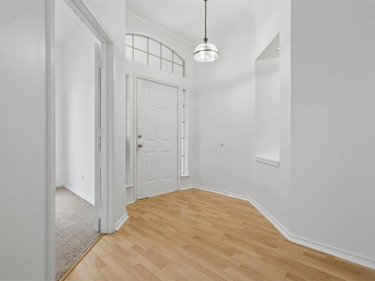 3 bed, 2.5 bath, 1976 sqft, $2,200 — Photo 4