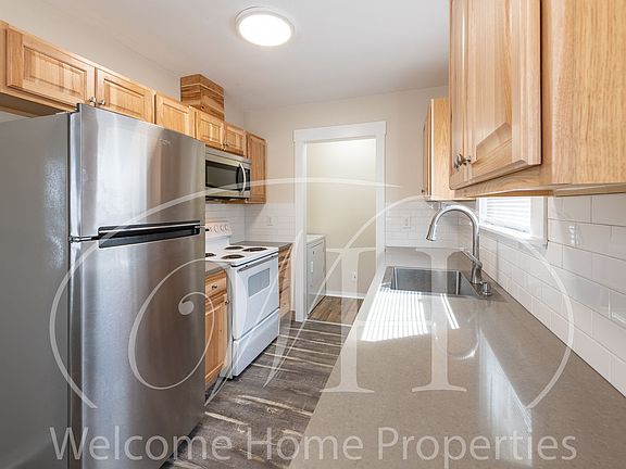 2nd image of 43 NE Ash Ave APT 1