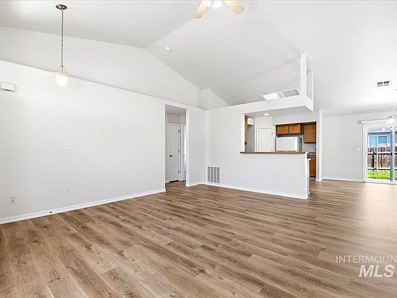 3rd image of 1636 W Havenwood Ave