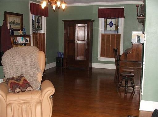 4th image of 565 E Church St
