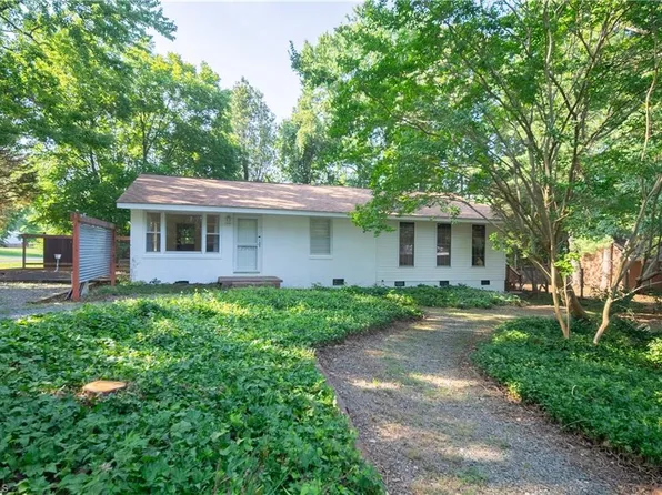 7606 Bailey Ln, Liberty, NC 27298