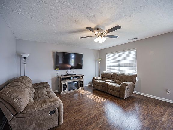 3rd image of 108 Glen Valley Cir
