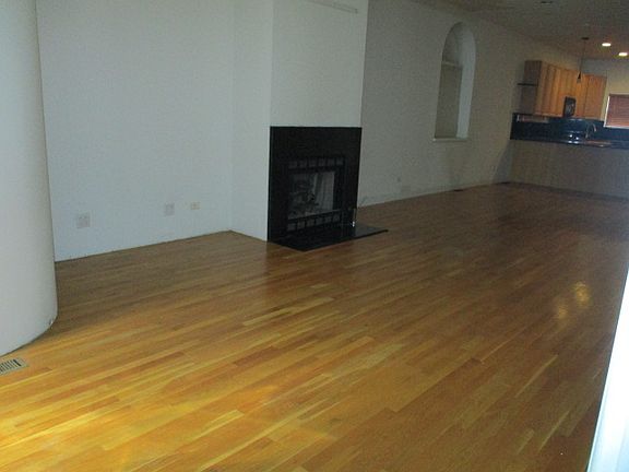 4th image of 2230 N Southport Ave