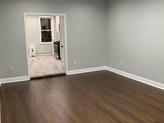 4th image of 195 Van Duzer St Fl 2