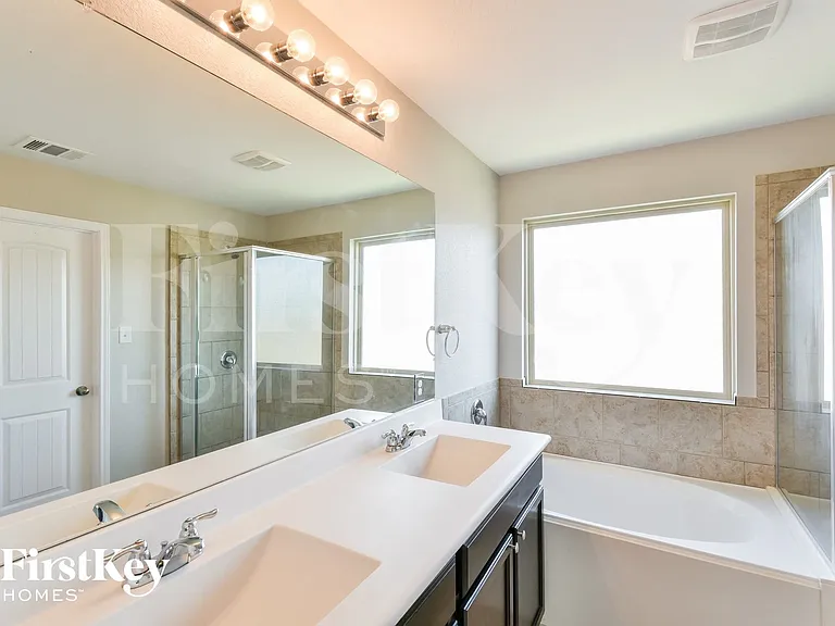 9006 Bowring Park — Photo 10