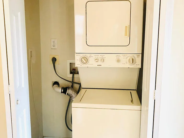437 Jersey Ave #2E — Photo 11