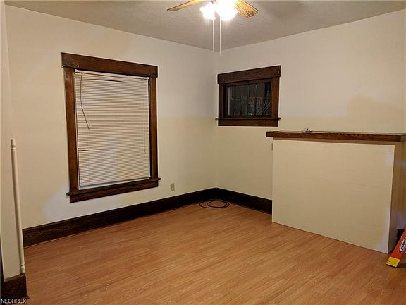 3rd image of 1326 9th St NW