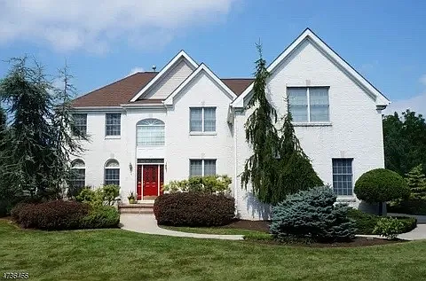 2 Old Mill Ct — Photo 1