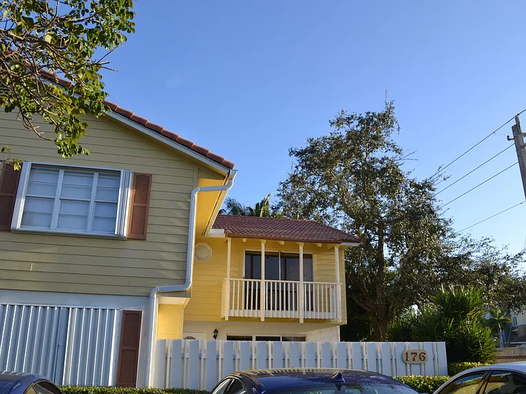 176 Seabreeze Cir — Photo 2