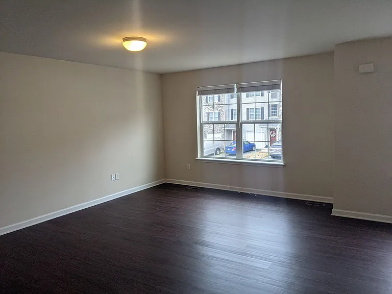 225 Crown Ct — Photo 28
