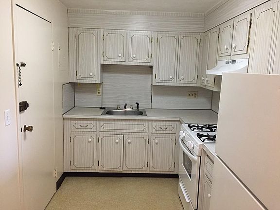3rd image of 55 David Ter APT 18