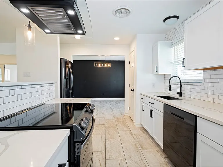 7629 Lang Rd — Photo 9