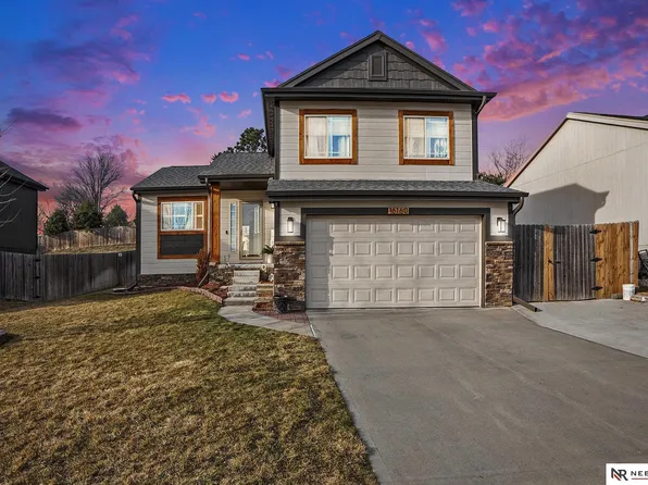 16160 Sunflower St, Bennington, NE 68007