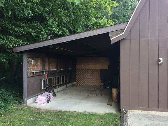 4th image of 47 Van Dyke St
