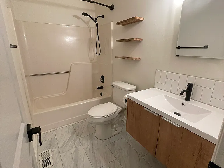 101 Royal Forest Ct — Photo 12