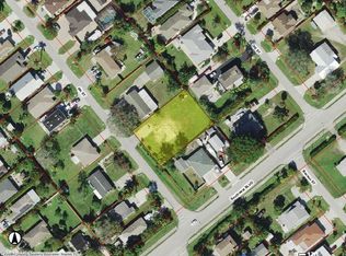 112 4th St, Naples, FL 34113