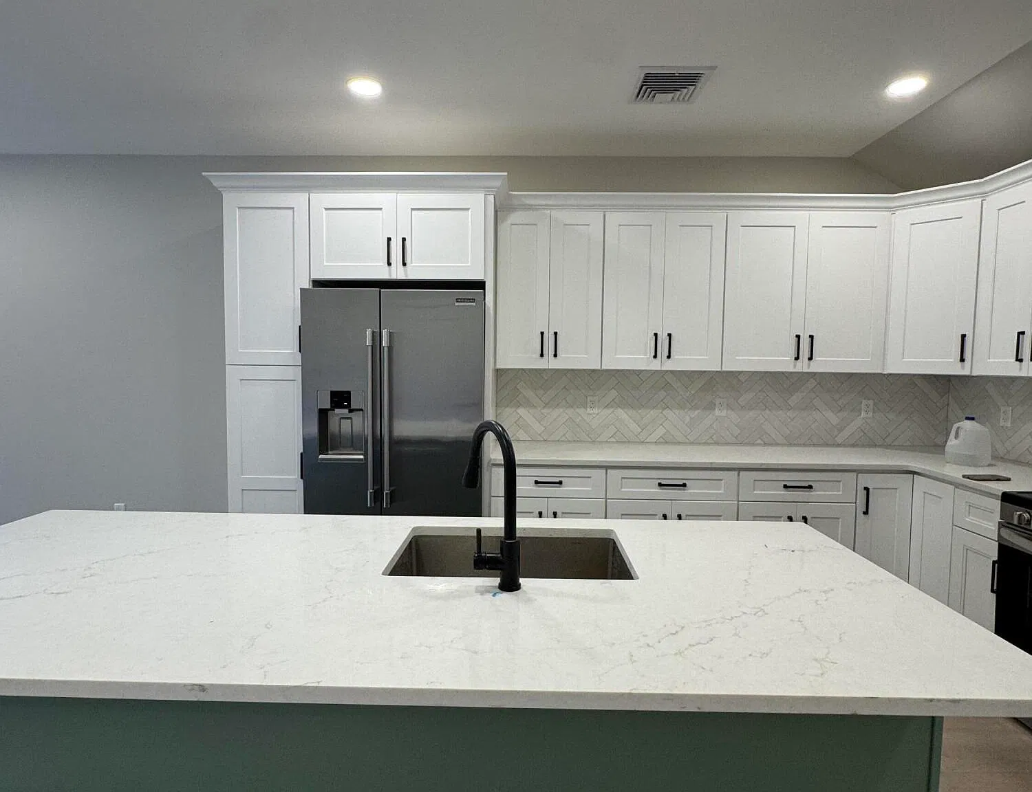 1052 Main St — Photo 3