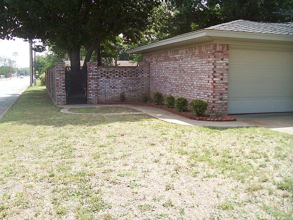 4th image of 801 Mohawk Dr