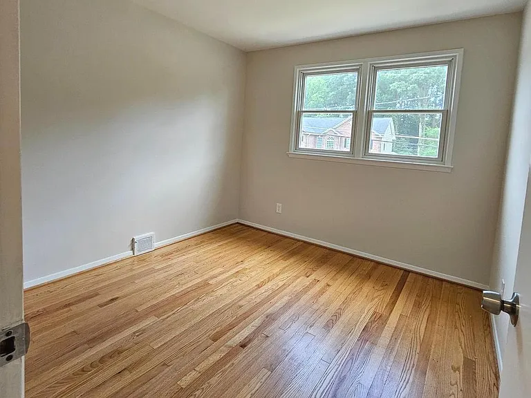 7606 Gresham St — Photo 21
