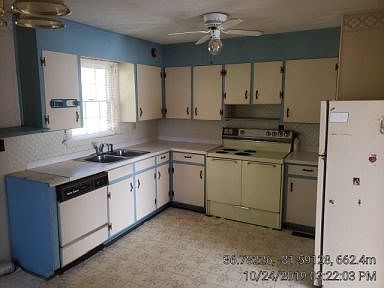 3rd image of 221 Beasley Ln
