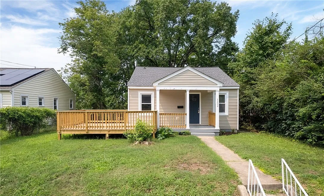 3 bed, 1.5 bath, 949 sqft, $1,950 — Photo 1