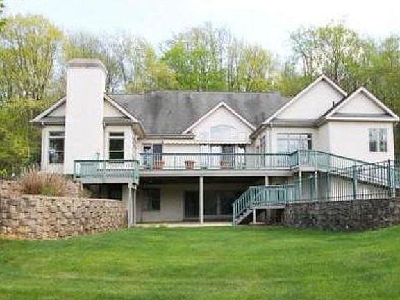 3rd image of 2550 Crestline Dr