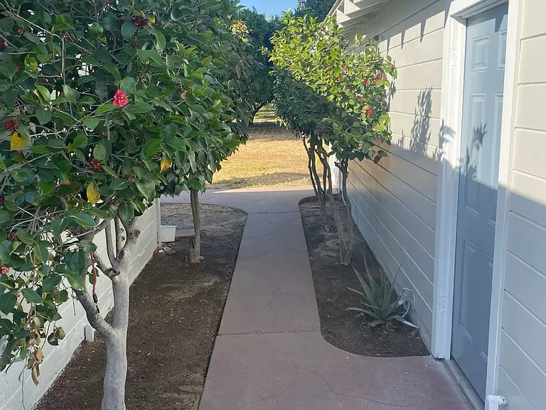 12256 Sante Fe Ave — Photo 11