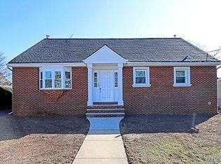 440 Willow St, Westbury, NY 11590