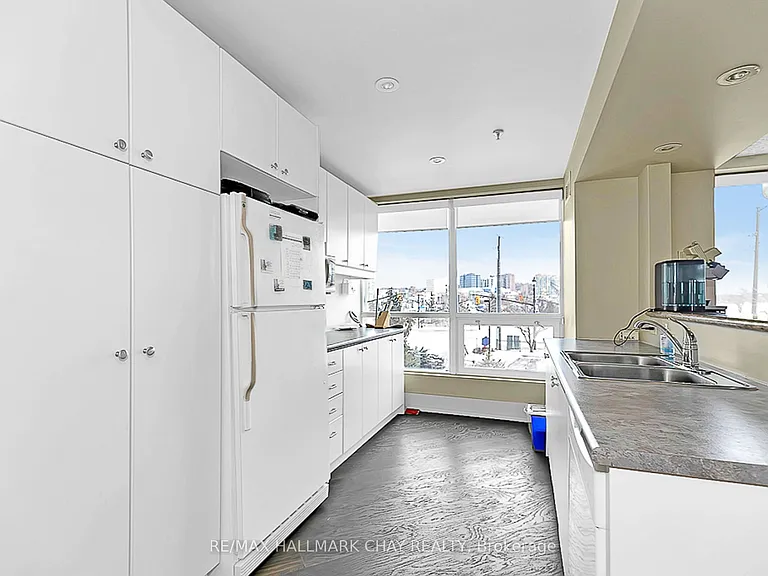 2 Toronto St #1205 — Photo 36