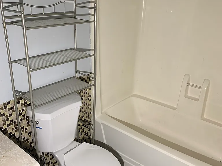 1502 Laurel Ct — Photo 3