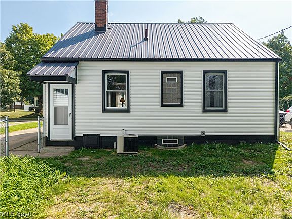 4th image of 1618 Rockford St