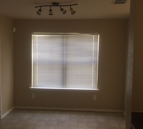 5th image of 833 Villagepoint Ln