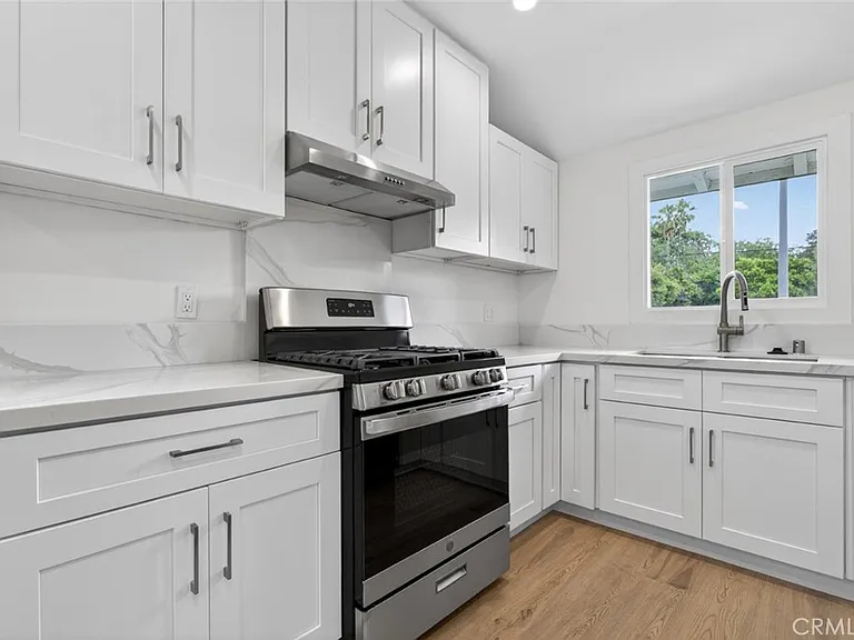 7359 Louise Ave — Photo 2