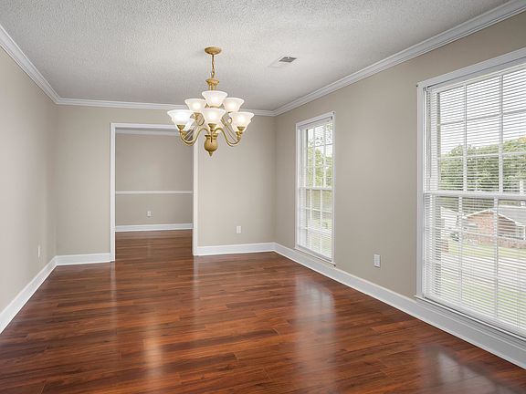 3rd image of 405 Oak Hill Ave