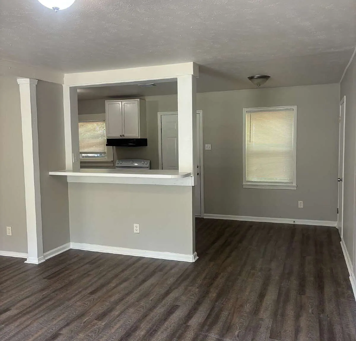 3 bed, 1.0 bath, 112 sqft, $1,250 — Photo 3
