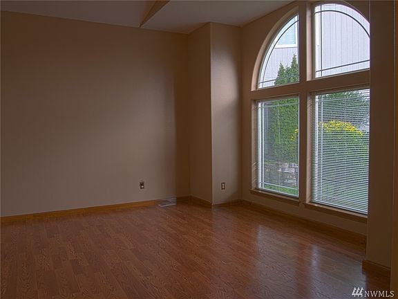 5th image of 13327 108th Ave E
