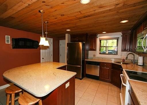 5th image of 14 Greenwood Village St