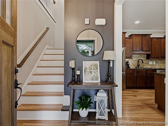 4th image of 10 Falconridge Dr