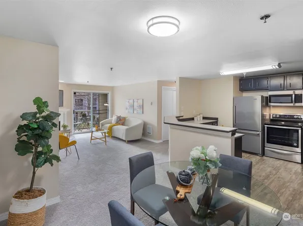 975 Aberdeen Avenue NE #D201, Renton, WA 98056