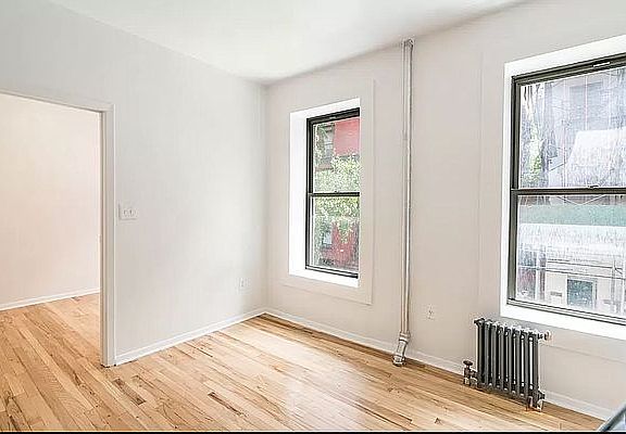 3rd image of 117 Perry St APT 14A