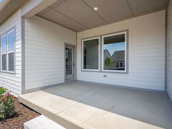 4th image of 15841 Wiseman Dr